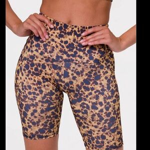 Onzie tortoise shorts S/M women’s